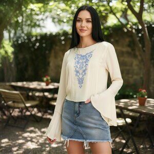 LULU’S ✦ Cream Embroidered Bell Sleeve Blouse ✦ Blue Detail Rayon Top S